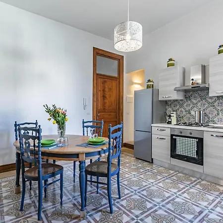 Giulia Cozy With Terrace Apartament